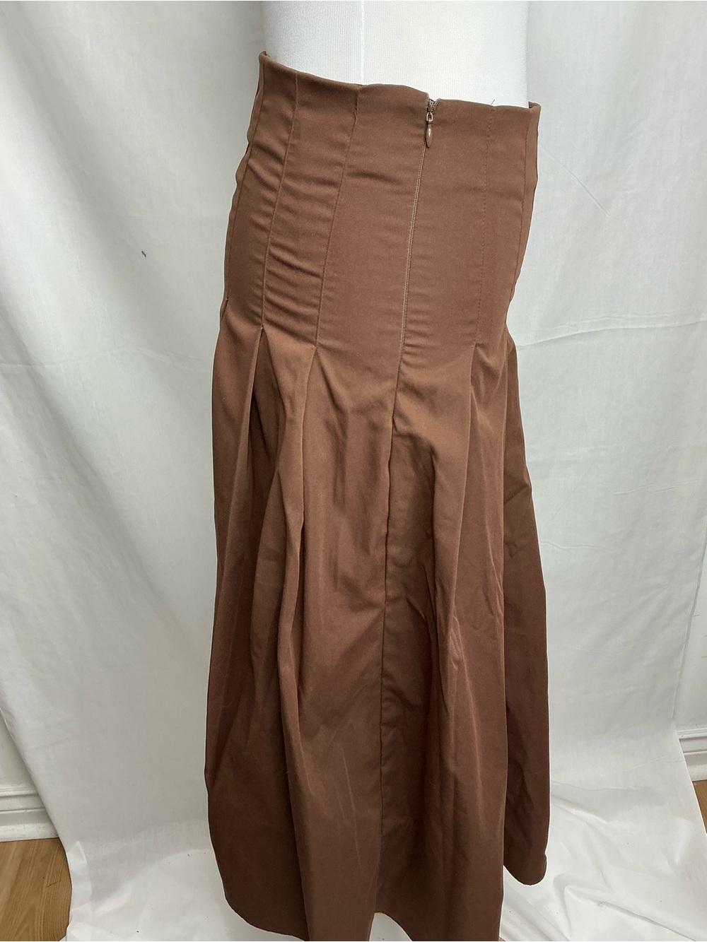 2176 - SHEIN Brown High-Waist Pleated Maxi Skirt - Picture 4 of 8
